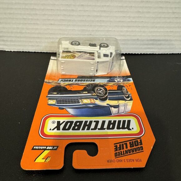 Matchbox #7 Ford Scissors Cargo Truck 1999 White Air Traffic Series NEW NIB - Picture 7 of 8